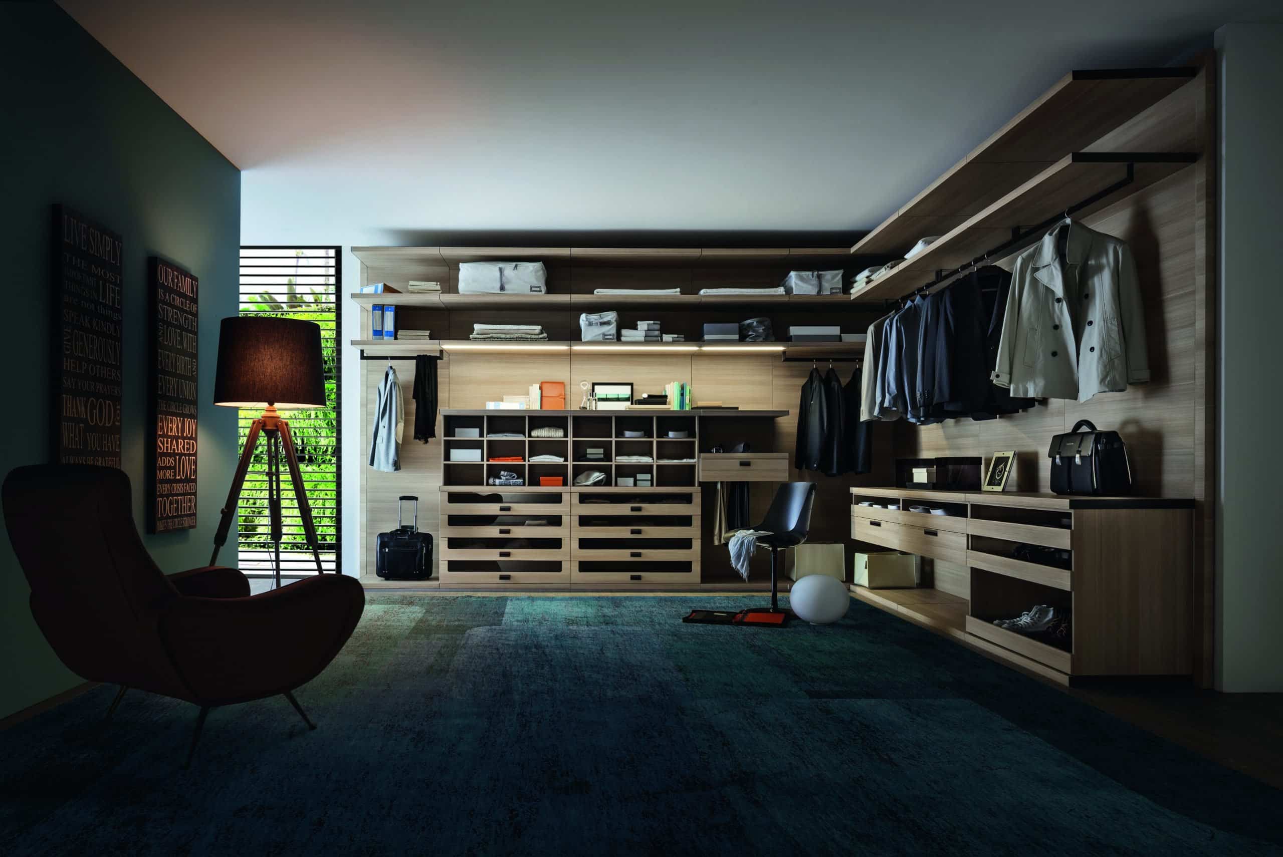 Multi-size closet walk-in